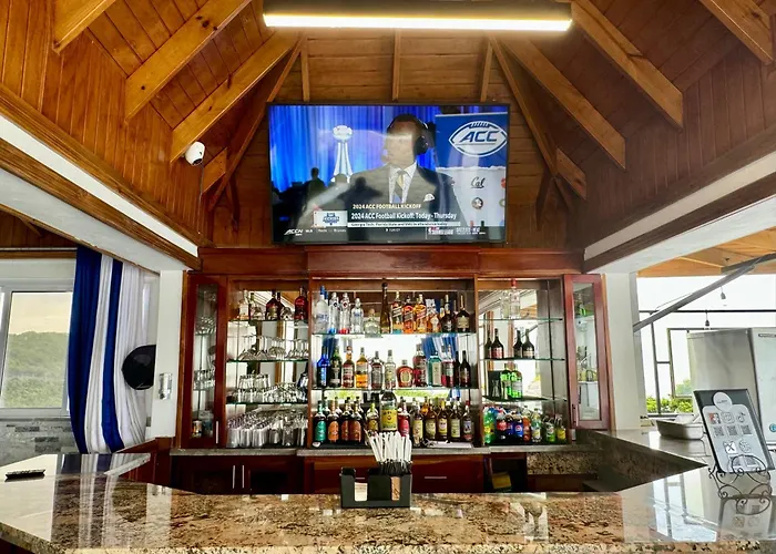 Hospitality Expert Bts 4 Pool Bar Inn *