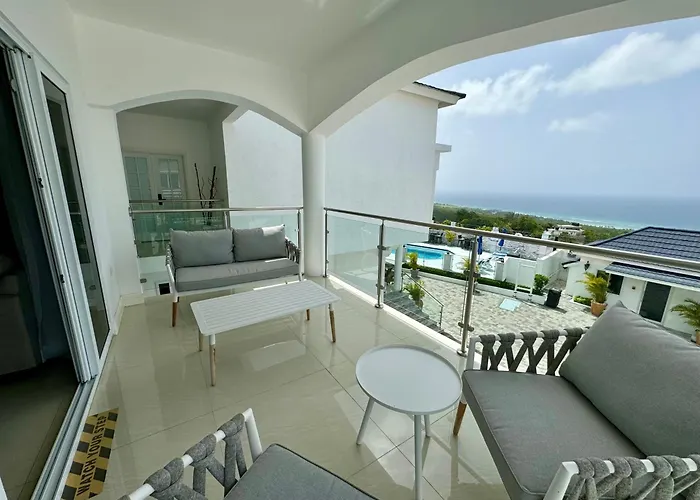 Inn Hospitality Expert Bts 4 Pool Bar Montego Bay
